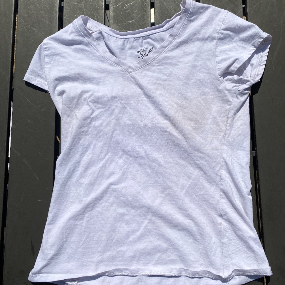 Plain white tee shirt